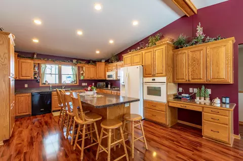 Kitchen - 57618 205th Ave, Plainview, MN 55964 photo 1 of 6