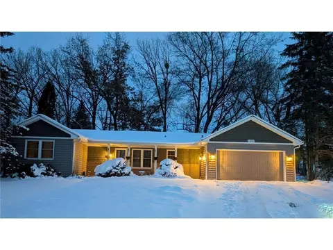 2300 Dahl Ct E, Maplewood, MN 55119