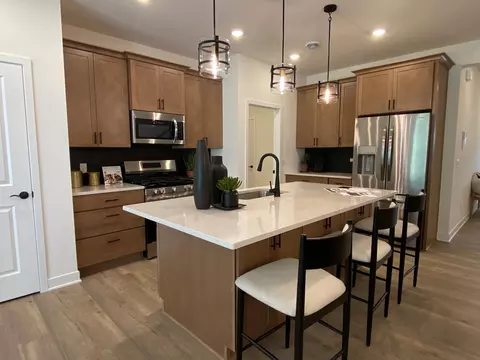 13763 Hollybrook Cir, Apple Valley, MN 55124