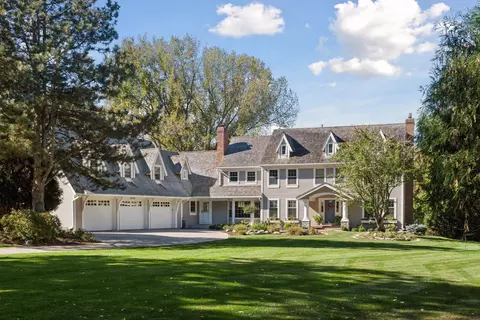 28140 Boulder Bridge Dr, Shorewood, MN 55331