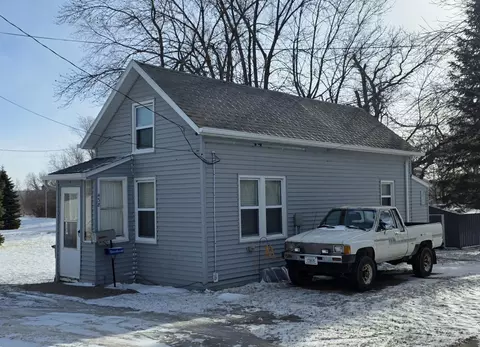 438 5th Ave NW, Valley City, ND 58072