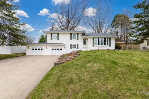 8433 Morris Cir, Bloomington, MN 55437