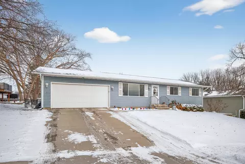 615 Meadow Run Dr SW, Rochester, MN 55902