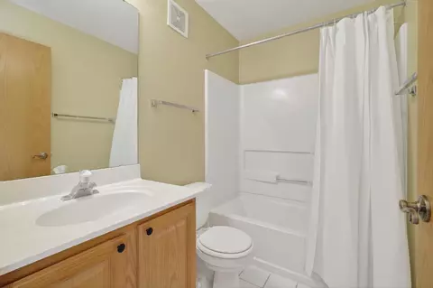 Bath - 2177 Cool Stream Cir, Eagan, MN 55122 photo 3 of 3