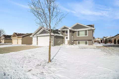 1211 Olivia St SE, New Prague, MN 56071