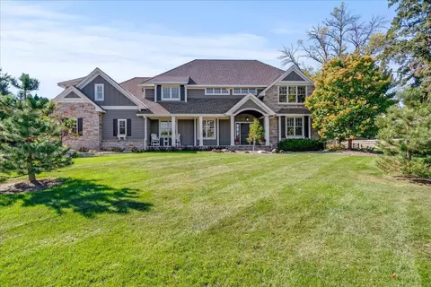 5204 Glengarry Pkwy, Edina, MN 55436