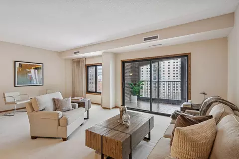 1235 Yale Pl #908, Minneapolis, MN 55403