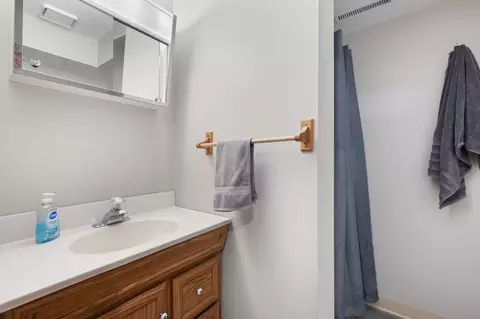 Bath - 370 7th St SW, Plainview, MN 55964 photo 3 of 3