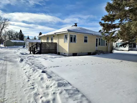116 1st St NW, Menahga, MN 56464