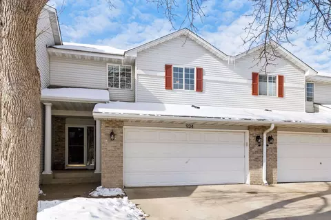 934 Kelly Ct, Chanhassen, MN 55317