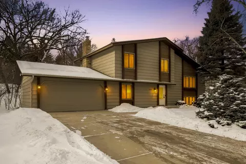 13312 Lakeview Dr, Burnsville, MN 55337