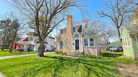 3306 Keewaydin Pl, Minneapolis, MN 55417