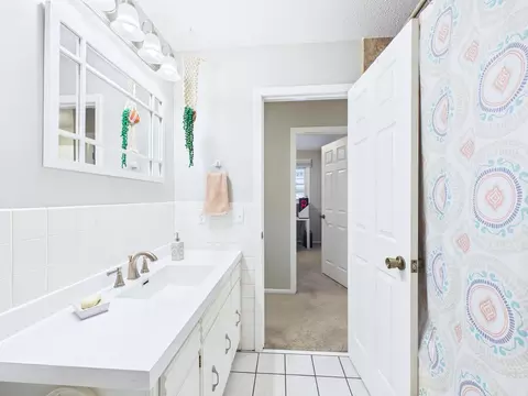 Bath - 4340 Rustic Pl, Shoreview, MN 55126 photo 7 of 7