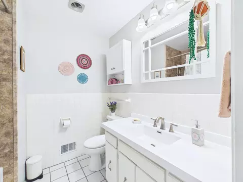 Bath - 4340 Rustic Pl, Shoreview, MN 55126 photo 6 of 7