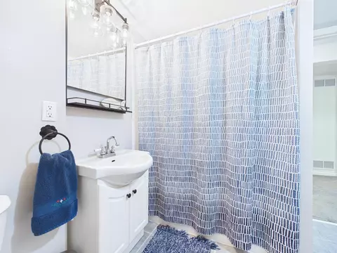 Bath - 4340 Rustic Pl, Shoreview, MN 55126 photo 5 of 7