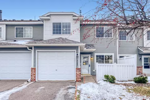 2123 Grenadier Ave N, Oakdale, MN 55128