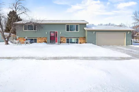 2801 22nd St S, Fargo, ND 58103