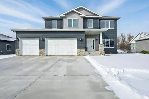 7471 16th St S, Fargo, ND 58104