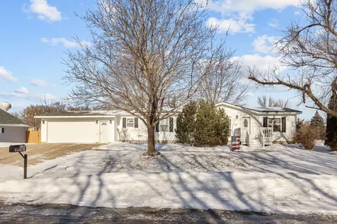 901 Sellards Dr, Dassel, MN 55325