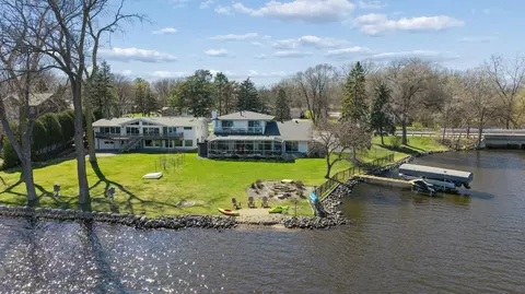 2065 Long Lake Rd, New Brighton, MN 55112