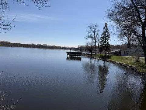 2065 Long Lake Rd, New Brighton, MN 55112