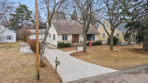 758 Mcknight Rd N, Maplewood, MN 55119