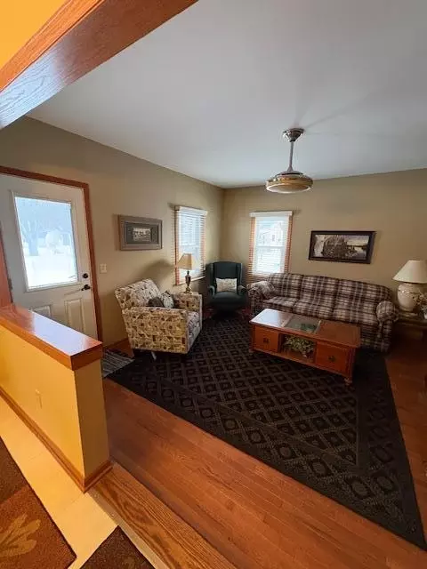 Living - 407 Eichelberger Ave, Montevideo, MN 56265 photo 3 of 4