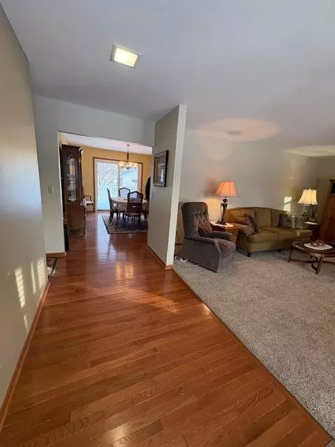 Entry Way - 407 Eichelberger Ave, Montevideo, MN 56265 photo 2 of 2