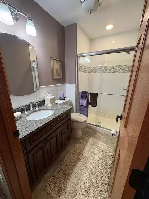 Bath - 407 Eichelberger Ave, Montevideo, MN 56265 photo 1 of 2