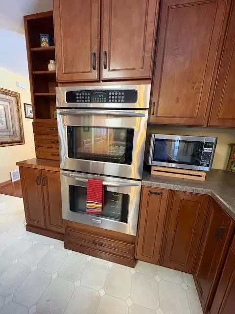 Kitchen - 407 Eichelberger Ave, Montevideo, MN 56265 photo 4 of 7