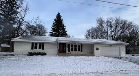 Exterior - 407 Eichelberger Ave, Montevideo, MN 56265 photo 2 of 3