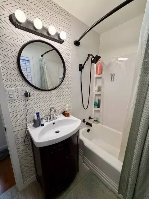 Bath - 137 3rd Ave SE, Spring Grove, MN 55974 photo 2 of 2
