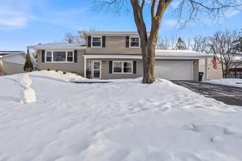 665 Continental Dr, New Brighton, MN 55112