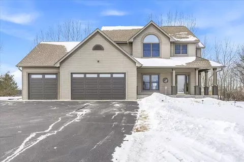 1654 Waters Edge Dr, New Richmond, WI 54017