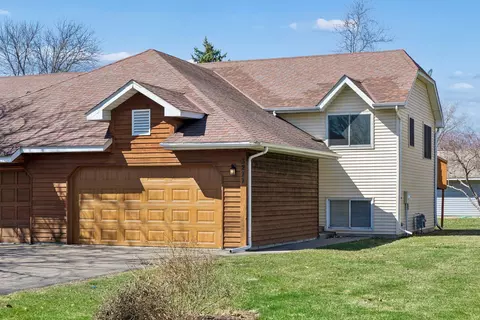3277 Greenbrier St, Vadnais Heights, MN 55127