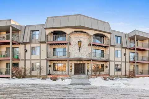 2200 Nevada Ave S #106, Saint Louis Park, MN 55426
