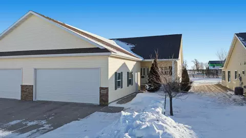 4848 Westminster Dr, Moorhead, MN 56560