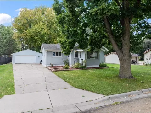 1212 S Grove Ave, Owatonna, MN 55060