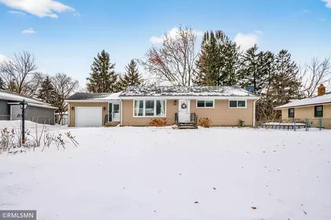 1084 Edgewater Ave, Shoreview, MN 55126