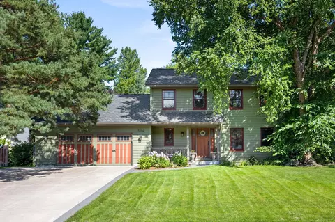 3704 Pineview Dr, Vadnais Heights, MN 55127