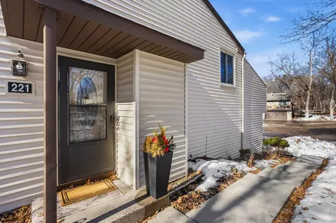 221 River Woods Ln, Burnsville, MN 55337