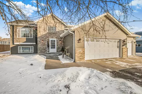945 Sundance Ct, Sartell, MN 56377