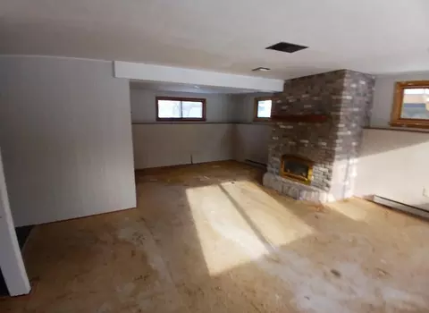 Living - 204 Wadena St, Duluth, MN 55803 photo 8 of 8