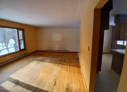 Living - 204 Wadena St, Duluth, MN 55803 photo 1 of 8