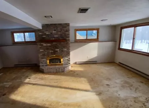 Living - 204 Wadena St, Duluth, MN 55803 photo 7 of 8