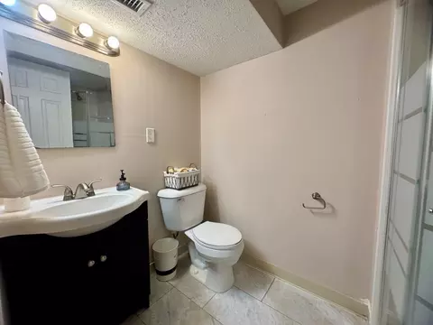 Bath - 2002 Arkwright St, Maplewood, MN 55117 photo 4 of 4