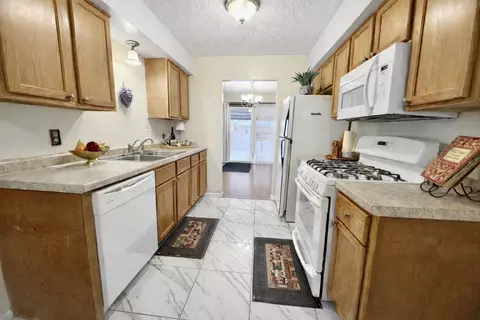 Kitchen - 2002 Arkwright St, Maplewood, MN 55117 photo 1 of 1