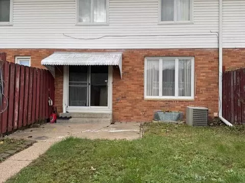 Exterior - 2002 Arkwright St, Maplewood, MN 55117 photo 7 of 8