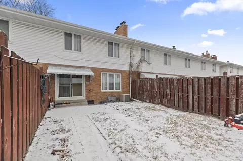 Exterior - 2002 Arkwright St, Maplewood, MN 55117 photo 3 of 8
