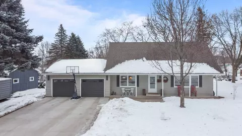 538 Sunset Ln N, Cambridge, MN 55008